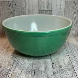 EUC PYREX Primary Green Mixing Bowl 3.5QT